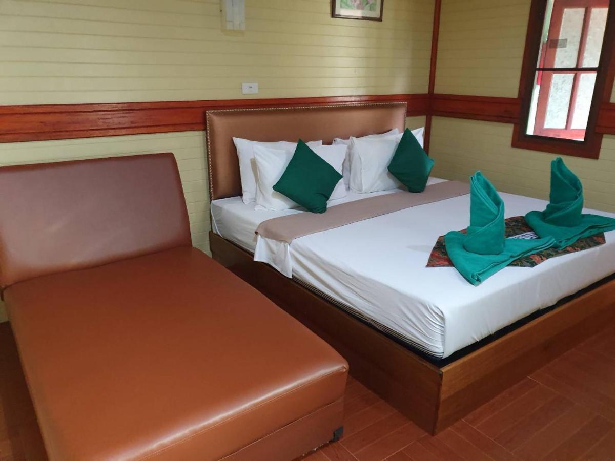 The Royal Bamboo Lodges - Sha Certified Khao Sok National Park Extérieur photo