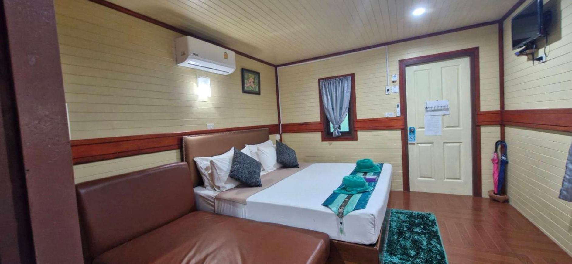 The Royal Bamboo Lodges - Sha Certified Khao Sok National Park Extérieur photo