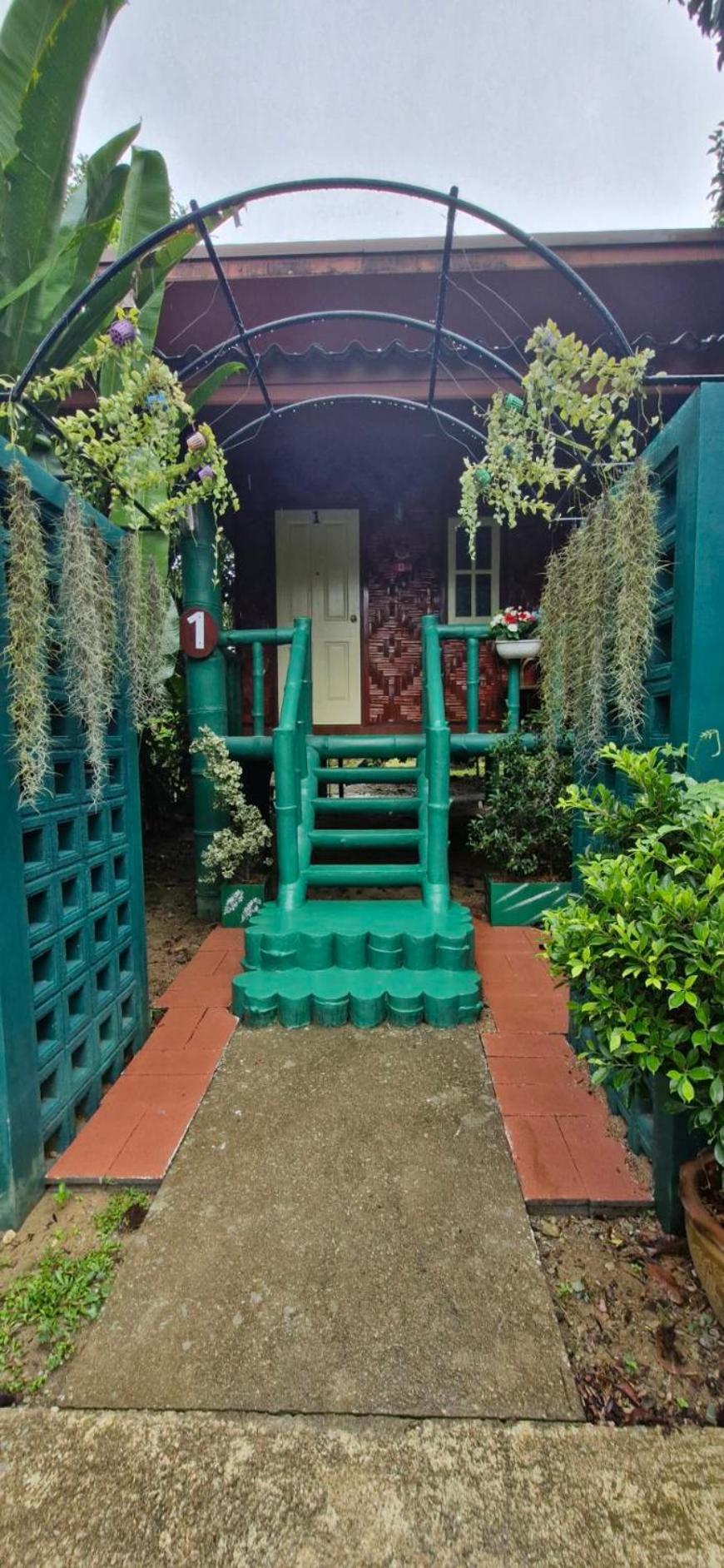The Royal Bamboo Lodges - Sha Certified Khao Sok National Park Extérieur photo