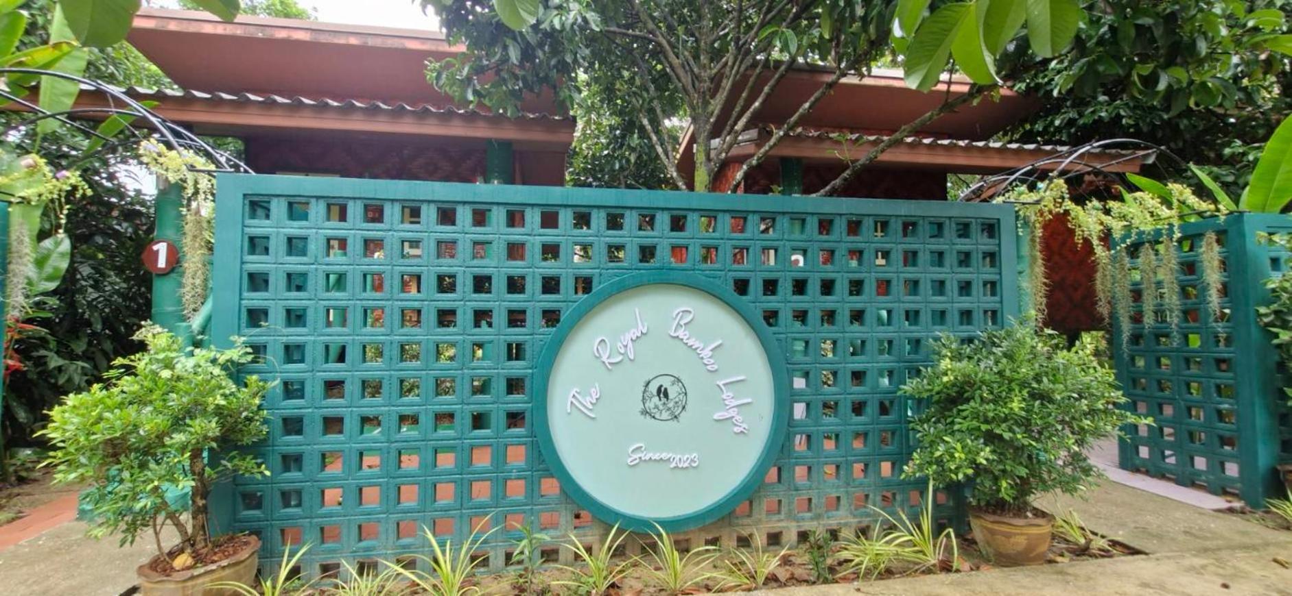The Royal Bamboo Lodges - Sha Certified Khao Sok National Park Extérieur photo