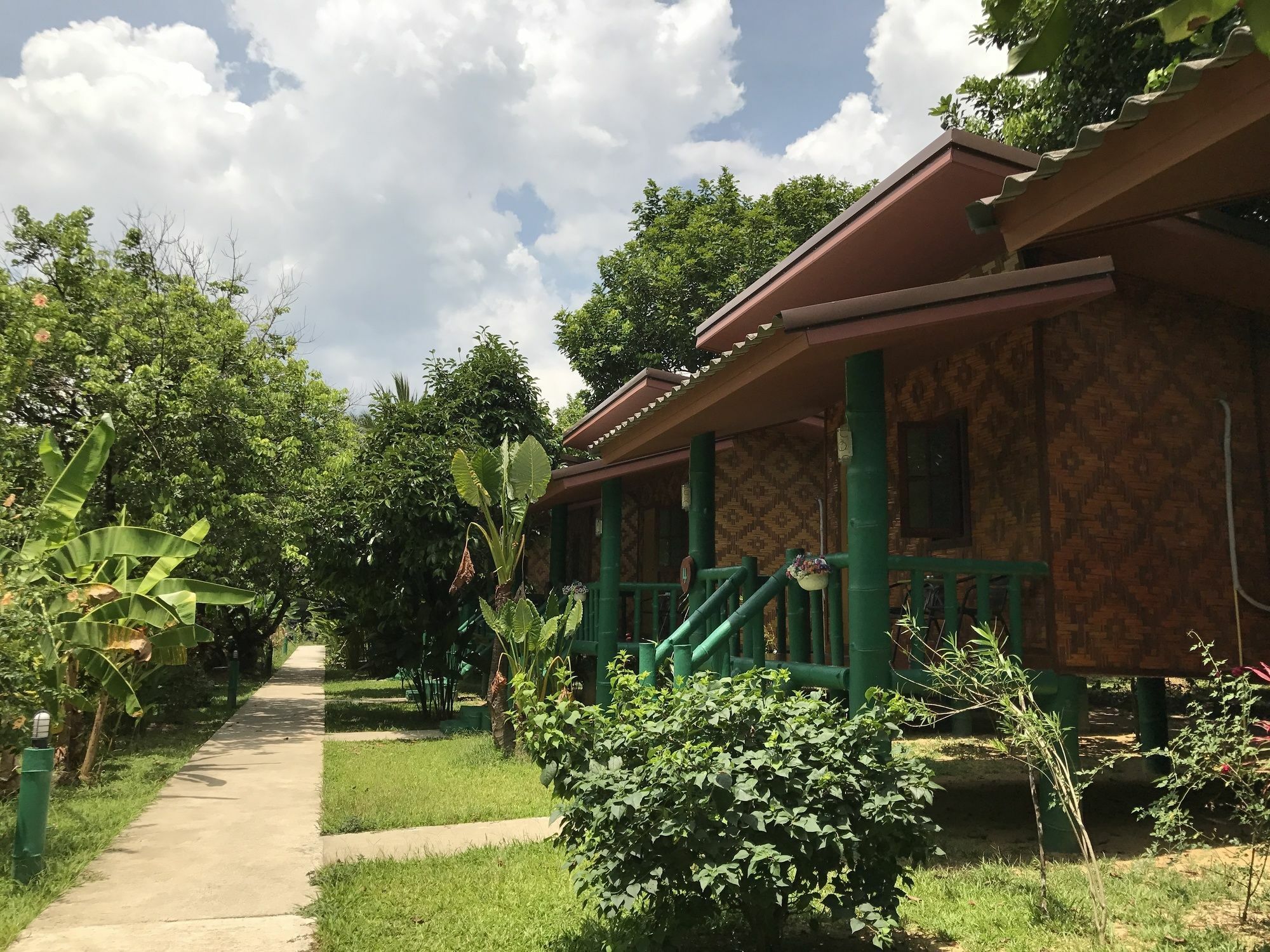 The Royal Bamboo Lodges - Sha Certified Khao Sok National Park Extérieur photo