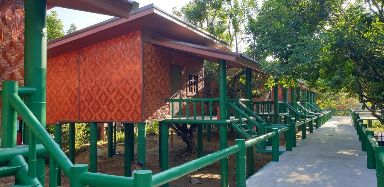 The Royal Bamboo Lodges - Sha Certified Khao Sok National Park Extérieur photo