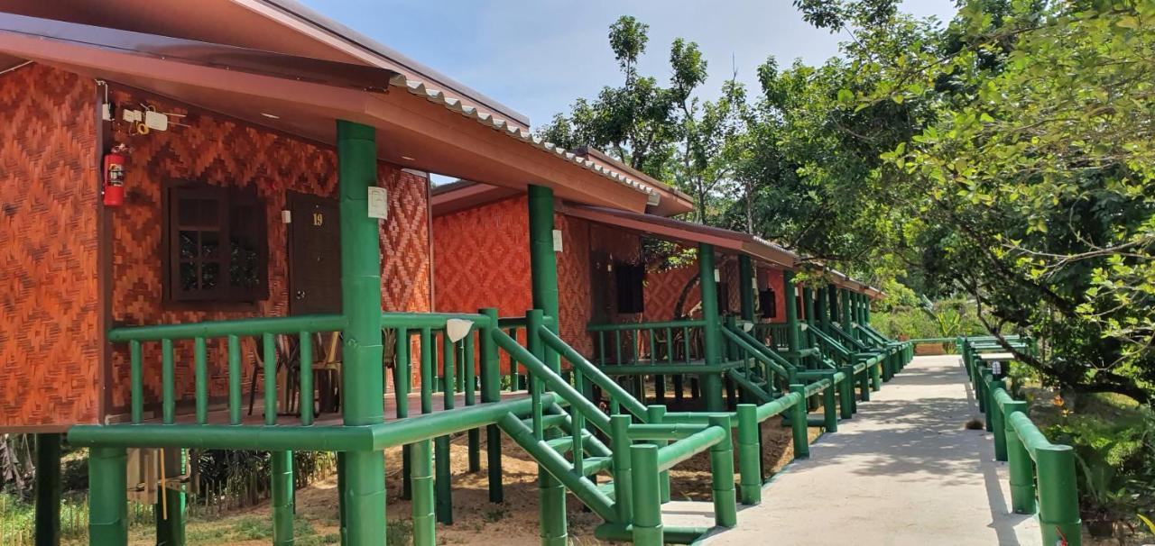The Royal Bamboo Lodges - Sha Certified Khao Sok National Park Extérieur photo